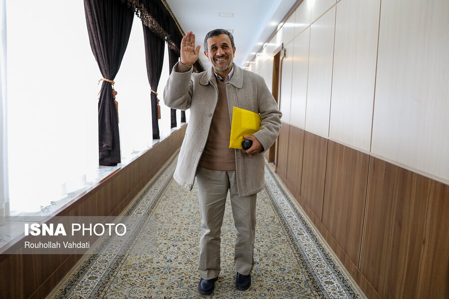 حضور احمدی نژاد در جلسه امروز مجمع تشخیص مصلحت نظام و پایان دادن به شایعه تعلیق عضویت اش+عکس