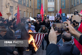 تجمع اعتراضی به سخنان ظریف مقابل وزارت امور خارجه