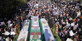 تشییع شهدای حادثه تروریستی شاهچراغ/ قیام مردم شیراز به احترام شهدای حرم